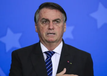 Bolsonaro passa mal em evento e cancela agenda em Goiás