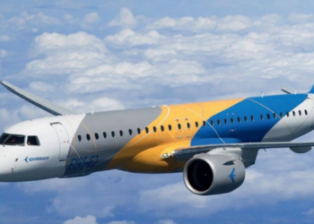 A Embraer anunciou a venda de 45 jatos E195-E2 para a Scandinavian Airlines, em contrato de R$ 21,8 bilhões. As entregas começam em 2027 e reforçam a presença da Embraer no mercado europeu.