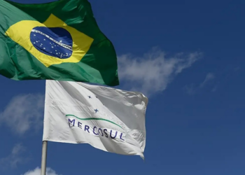 Mercosul fecha acordo comercial com EFTA, bloco europeu de alta renda formado por Suíça, Noruega, Islândia e Liechtenstein. Entenda o impacto para exportações, serviços e indústria.