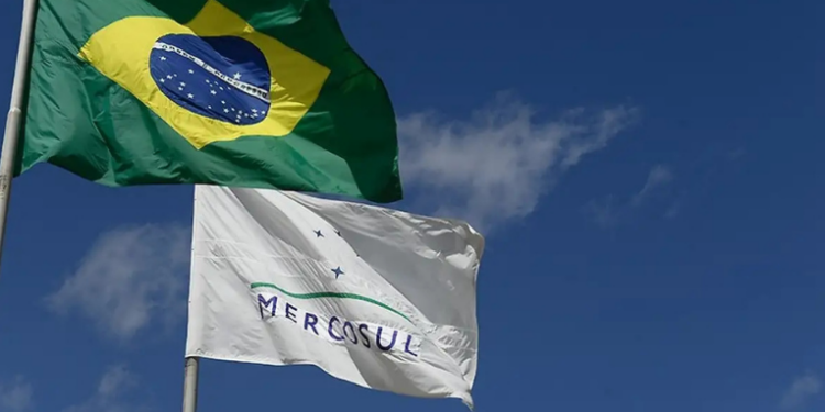 Mercosul fecha acordo comercial com EFTA, bloco europeu de alta renda formado por Suíça, Noruega, Islândia e Liechtenstein. Entenda o impacto para exportações, serviços e indústria.