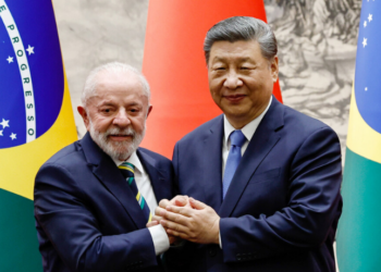 Na Cúpula do Mercosul, Lula defende colaboração com a China em inteligência artificial e propõe soberania digital com data centers locais e proteção de dados na América Latina.