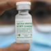 SUS passa a aplicar vacina meningocócica ACWY em crianças de 12 meses como reforço. Imunizante substitui meningocócica C e amplia proteção contra meningite.
