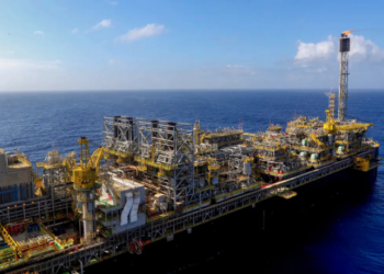ANP aprova estudos para três novos blocos exploratórios de elevado potencial na Bacia de Campos, que podem ampliar a produção de petróleo e gás do pré-sal. Proposta gera debate sobre direito de preferência da Petrobras.