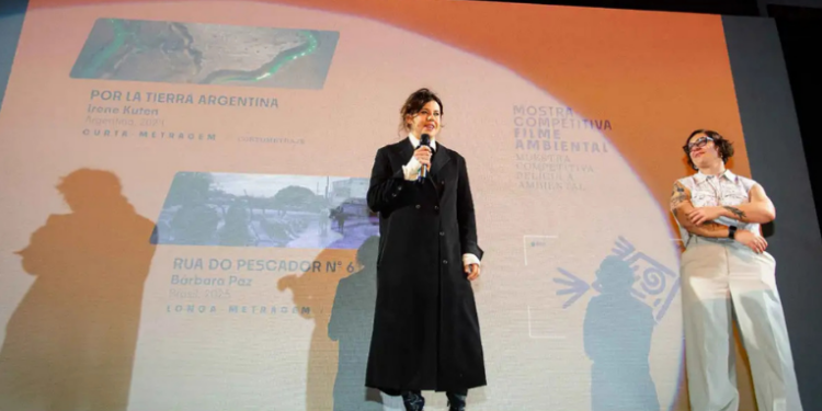 “Rua do Pescador nº 6”, documentário de Bárbara Paz, mostra a tragédia das enchentes no Rio Grande do Sul em 2024 e a urgência da crise climática, exibido no Festival Cinesur.
