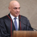 Alexandre de Moraes é acusado pelos EUA de censura, detenções arbitrárias e perseguição a opositores. Sanções incluem bloqueio de bens e proibição de negócios com empresas americanas.