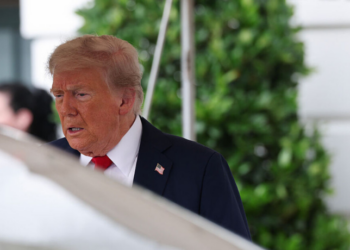 Donald Trump afirmou que Joe Biden, ao tentar ajudar Kiev, esvaziou os estoques de armas dos EUA. Ex-presidente também falou sobre telefonema com Putin e ausência de avanços na guerra na Ucrânia.