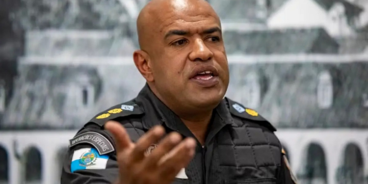 MPRJ denuncia tenente-coronel da PM Ivan Blaz por invasão de domicílio e constrangimento ilegal no Flamengo, durante operação sem mandado. Caso tramita na Justiça Militar.