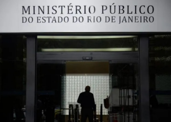Acusado é condenado a 32 anos de prisão por homicídio e tentativas de assassinato no RJ.