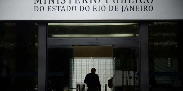 Acusado é condenado a 32 anos de prisão por homicídio e tentativas de assassinato no RJ.
