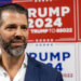 Donald Trump Jr. apoia o ex-diretor da CIA John Ratcliffe após relatório apontar falhas na avaliação de interferência russa nas eleições de 2016. Documento reacende debate sobre o "Russiagate".