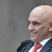Ministro do STF Alexandre de Moraes é finalista do Prêmio Jabuti Acadêmico 2025 com o livro "Democracia e Redes Sociais", que aborda riscos ao sistema democrático causados por grupos extremistas digitais.