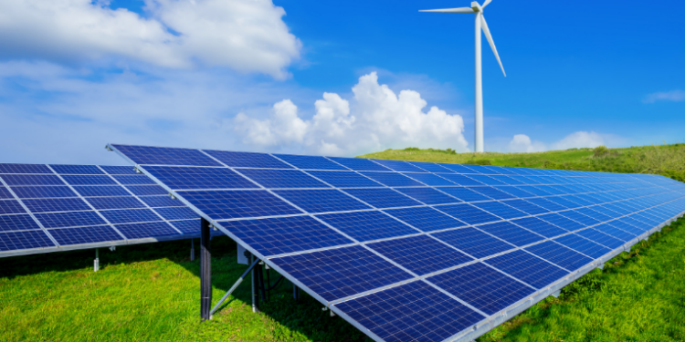 Medida provisória do governo exige uso de energia renovável em data centers nas zonas francas. Projeto é elogiado por incentivar energia limpa, mas criticado por ameaçar a soberania digital brasileira.