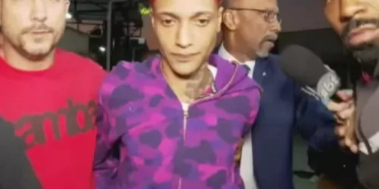 Oruam está preso em Bangu e recebe alimentação padrão da unidade. Rapper foi indiciado por sete crimes após impedir apreensão de menor.