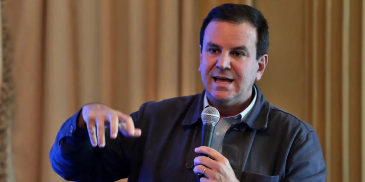 Prefeito Eduardo Paes lança projeto para transformar o Rio de Janeiro na capital da inteligência artificial do Brasil. Rio AI City terá data centers e incentivo fiscal para empresas de tecnologia.