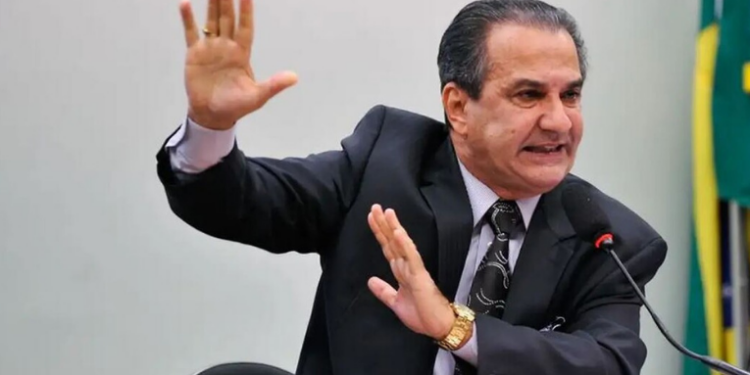 O pastor Silas Malafaia criticou duramente o STF e o Senado, responsabilizando a “direita vagabunda” por manter Alexandre de Moraes na Corte e defendeu mobilização para seu afastamento.
