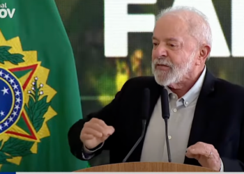 presidente lula lança plano safra da agricultura familiar 2025/2026 com r$ 89 bilhões. ele destaca importância das reivindicações populares e defende crédito, maquinário e inclusão social no campo.