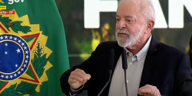 presidente lula lança plano safra da agricultura familiar 2025/2026 com r$ 89 bilhões. ele destaca importância das reivindicações populares e defende crédito, maquinário e inclusão social no campo.