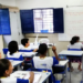 Por falta de recursos, o MEC comprará somente livros de português e matemática para o ensino fundamental em 2026. Disciplinas como história, geografia e ciências ficarão de fora.