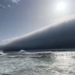 Banhistas em Portugal confundem nuvem tubular com tsunami; especialistas explicam o que é a volutus e como ela se forma.