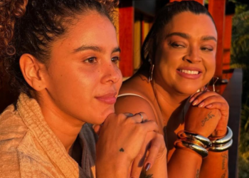 Soraya Rocha, maquiadora e amiga próxima de Preta Gil, revelou detalhes da última maquiagem feita na cantora antes da cerimônia de despedida no Rio. Emoção e respeito marcaram o momento.