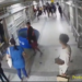 Um passageiro embarcou com uma caixa d’água em um ônibus na Zona Norte do Rio, surpreendendo outros usuários. Caso foi filmado, viralizou nas redes e gerou debate sobre o uso do transporte público. SMTR vai apurar a ocorrência.