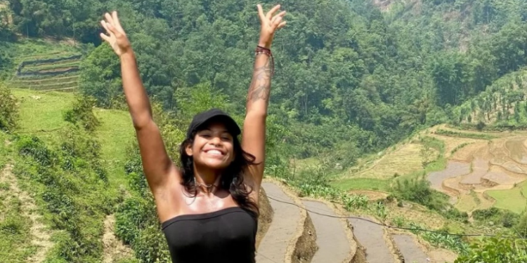 Corpo de Juliana Marins será submetido a nova autópsia no Rio de Janeiro após morte na Indonésia. Família quer esclarecer causas do óbito e contesta laudo local.