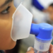 O número de internações por síndrome respiratória aguda grave (SRAG) no Rio de Janeiro continua acima do esperado. Crianças e idosos são os mais afetados e a vacinação contra a gripe ainda está abaixo da meta.