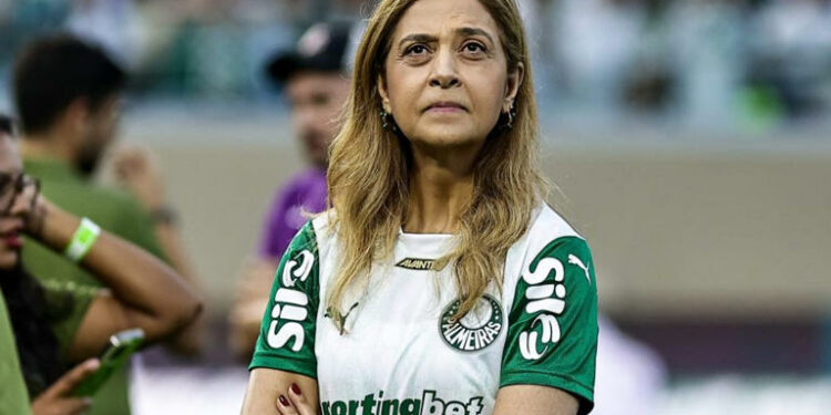 Palmeiras anuncia Ramón Sosa como reforço por R$ 65 milhões. Atacante vem do Nottingham Forest para compensar saídas como Estêvão.