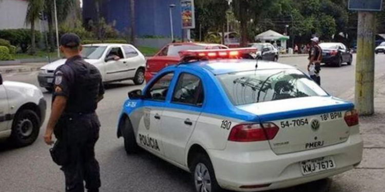 Letalidade violenta cai 13,7% no Rio em maio de 2025, menor índice para o mês desde 1991. Estado enfrenta aumento nos furtos de celular, bicicletas e pessoas em ônibus.