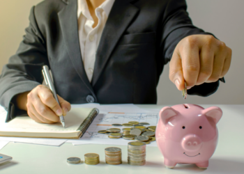 Caderneta de poupança registra saldo positivo de R$ 2,1 bilhões em junho, segundo o Banco Central. É o segundo mês consecutivo de mais depósitos que saques.