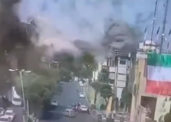 Vídeo inédito mostra ataque israelense em Teerã. Ofensiva provocou danos civis, escalada com EUA e gerou reações de Rússia, China, Brasil e países islâmicos.