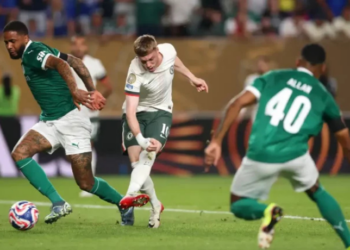 Com golaço de Estêvão e falha de Weverton, Palmeiras perde por 2 a 1 para o Chelsea e dá adeus ao Mundial de Clubes nos EUA. Fluminense segue como único brasileiro na competição.