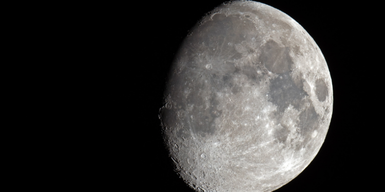 Missão Apollo 11 não garantiu soberania dos EUA sobre a Lua. Direito espacial internacional afirma que nenhum país ou empresa pode reivindicar posse do satélite. Entenda as regras.