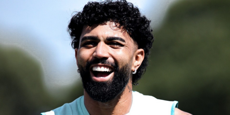 Gabigol comemora absolvição no CAS e está livre para jogar sem restrições após anulação de suspensão por doping.