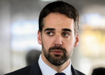 Eduardo Leite (PSD) afirma que anistia a Bolsonaro pode ser debatida, mas defende aguardar julgamentos. Para ele, desafio real do país está além da polarização entre Lula e Bolsonaro.