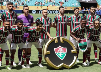 Fluminense derrota o Al-Hilal por 2 a 1 com gols de Martinelli e Hércules e avança para a semifinal do Mundial de Clubes. Time mostrou solidez tática e frieza diante da pressão do adversário.