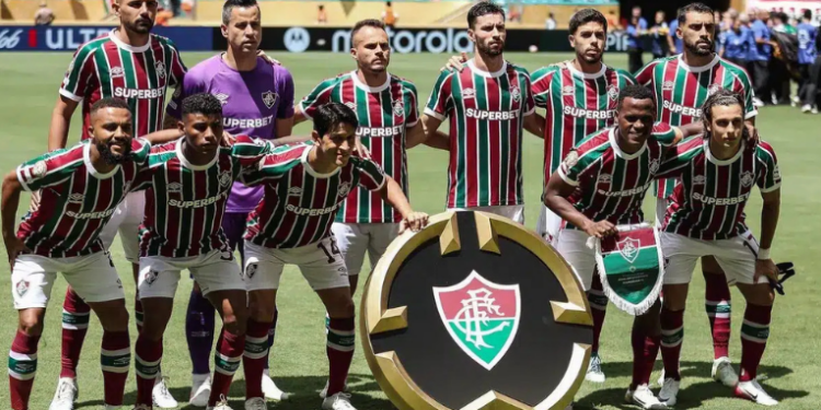 Fluminense derrota o Al-Hilal por 2 a 1 com gols de Martinelli e Hércules e avança para a semifinal do Mundial de Clubes. Time mostrou solidez tática e frieza diante da pressão do adversário.