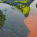 Quarenta cidades do Amazonas decretaram emergência devido às cheias. Mais de 530 mil pessoas foram afetadas e a previsão é de mais chuva. Governo federal já destinou R$ 17 milhões em ajuda.