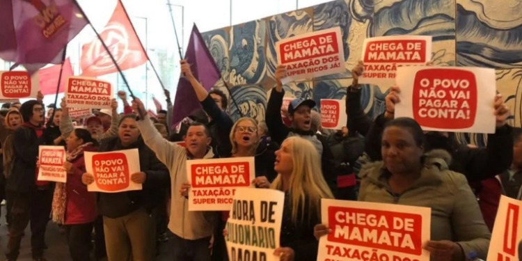 MTST ocupa sede do Itaú BBA em SP e pressiona por justiça tributária