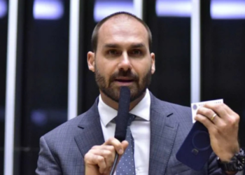 Em podcast, deputado afirma que missão de senadores aos EUA está "fadada ao fracasso" e cobra votação de anistia no Congresso.
