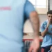 Pedro volta ao Flamengo após crise com Filipe Luís e está confirmado no clássico contra o Fluminense.