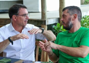 Rodrigo Bacellar e Flávio Bolsonaro reforçam aliança em Búzios de olho em 2026