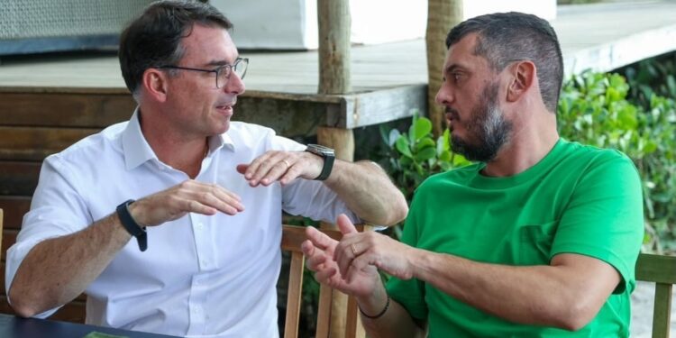 Rodrigo Bacellar e Flávio Bolsonaro reforçam aliança em Búzios de olho em 2026