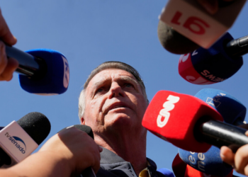 Decisão do STF contra Bolsonaro, com tornozeleira e veto a redes sociais, repercute no mundo. Imprensa compara caso a Trump e crise no Capitólio.