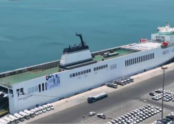 Em meio à crise humanitária em Gaza, Emirados Árabes enviam 8º navio com mais de 7 mil toneladas de ajuda. Volume total ultrapassa 77 mil toneladas.