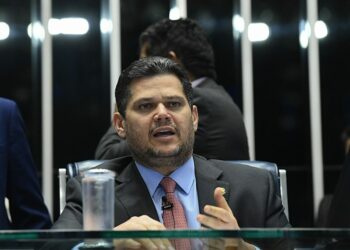 Alcolumbre ignora pressão do PL e mantém recesso informal no Senado