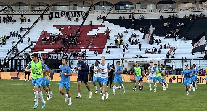 Vasco empata com Grêmio em São Januário sob vaias da torcida e vê crise se agravar no Brasileirão