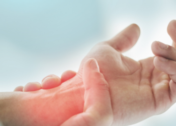 Projeto que reconhece fibromialgia como deficiência foi aprovado e pode garantir direitos importantes. Entenda os critérios e quando passa a valer.