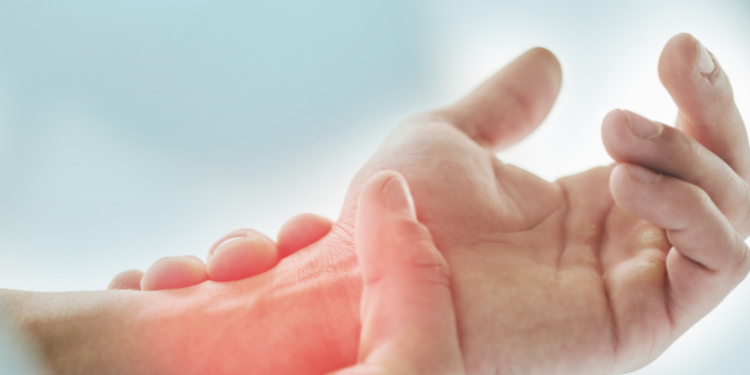 Projeto que reconhece fibromialgia como deficiência foi aprovado e pode garantir direitos importantes. Entenda os critérios e quando passa a valer.