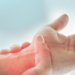 Projeto que reconhece fibromialgia como deficiência foi aprovado e pode garantir direitos importantes. Entenda os critérios e quando passa a valer.